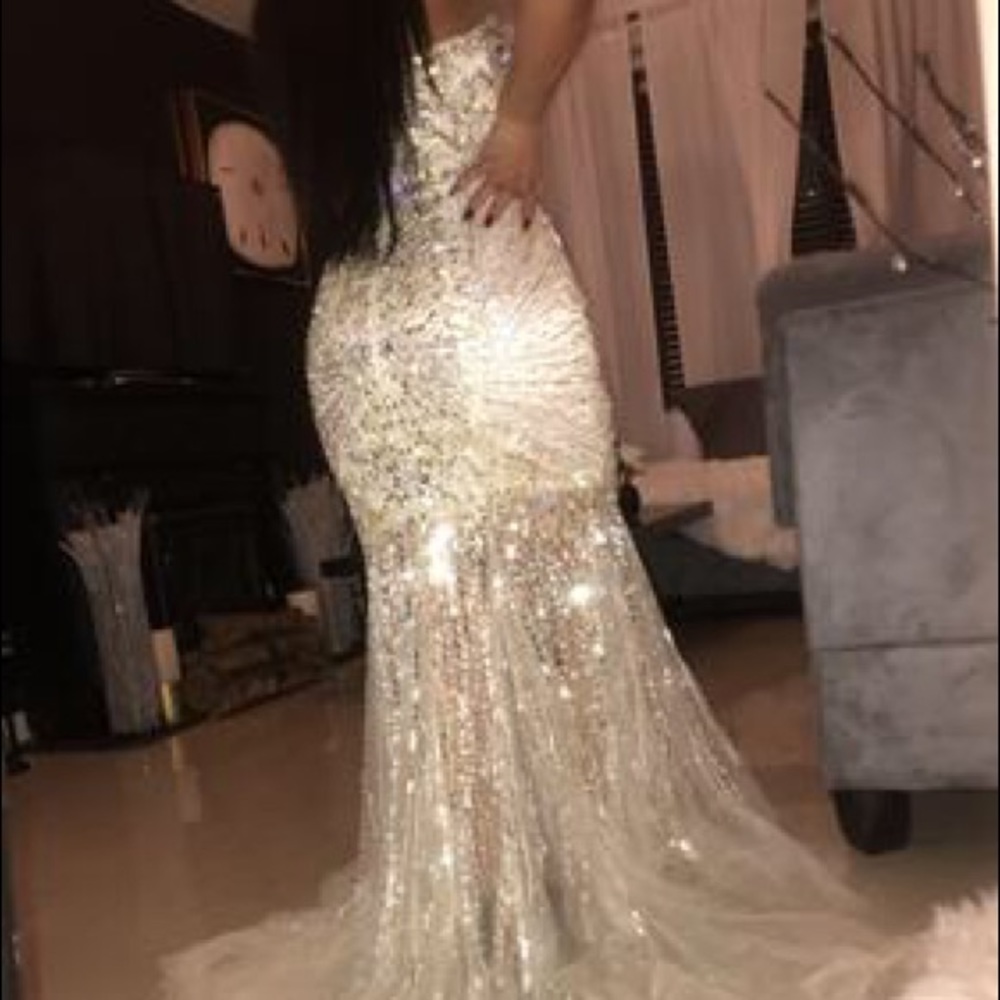 Dress - Picture 2 of 4